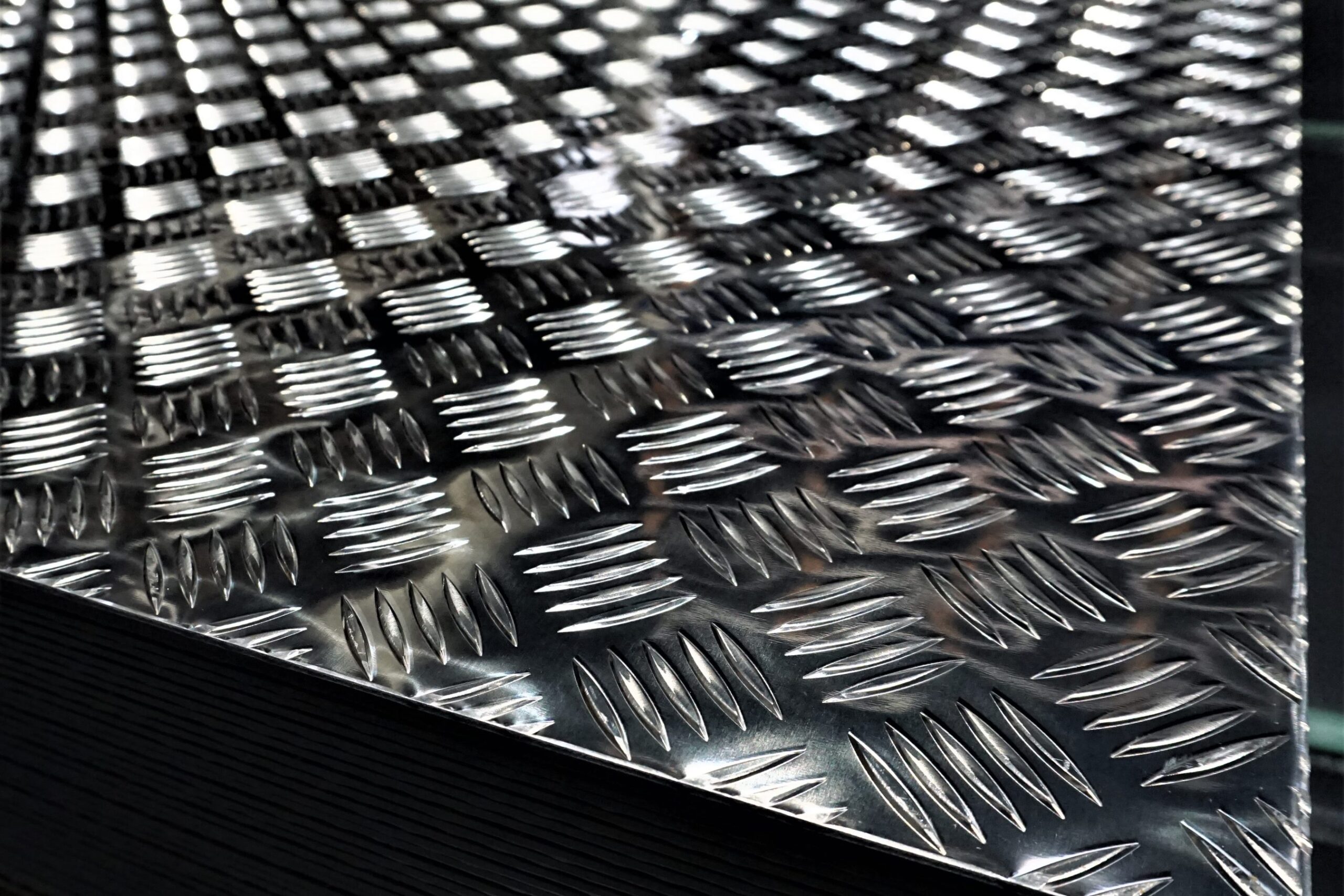 Edelstahl und Aluminium